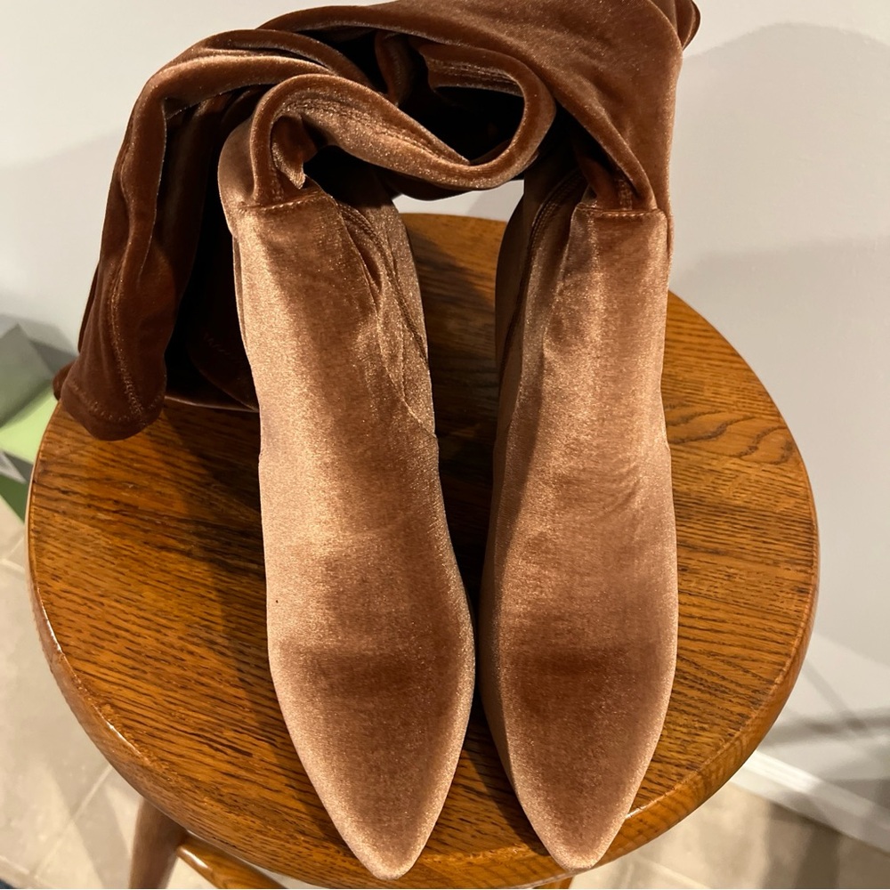 Velvet Heeled Boots in Brown
